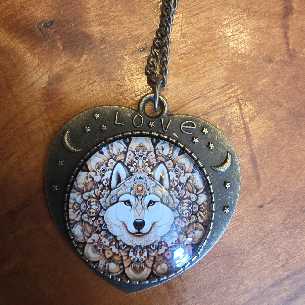 Wolf Pendant In Bronze Tone Bezel With 22 Inch Chain Necklace